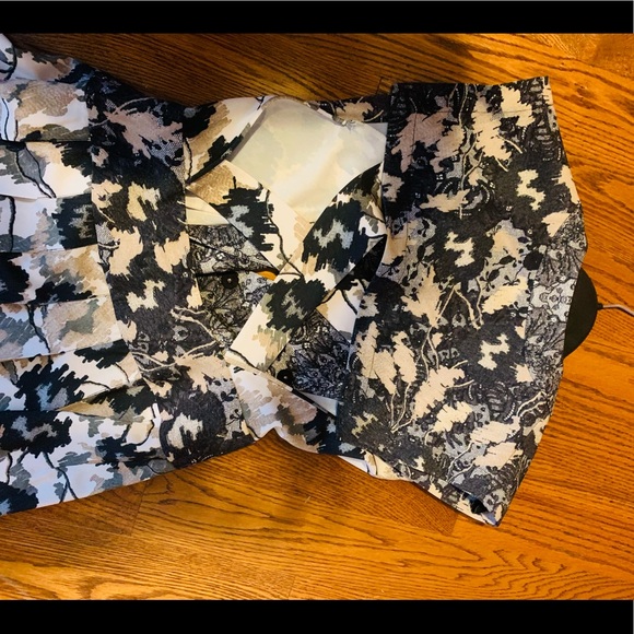 BCBG runway collection.SIZE 0 - Picture 2 of 6